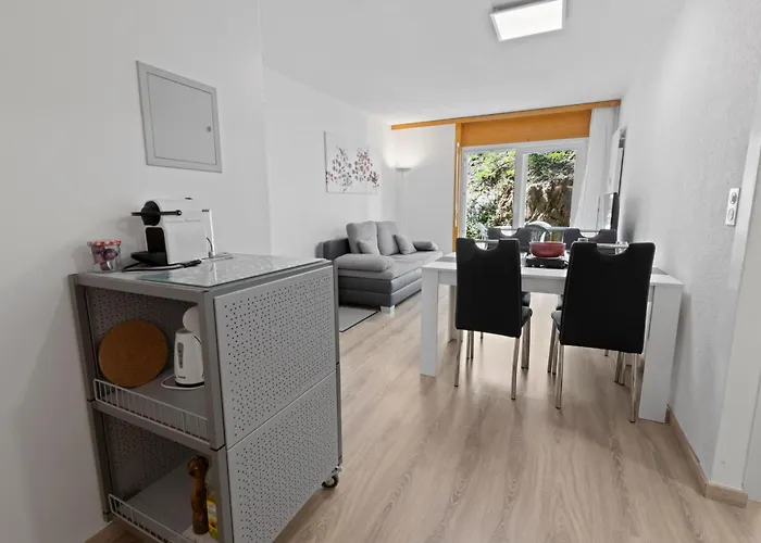 Paisible Au Pied Des Pistes De *